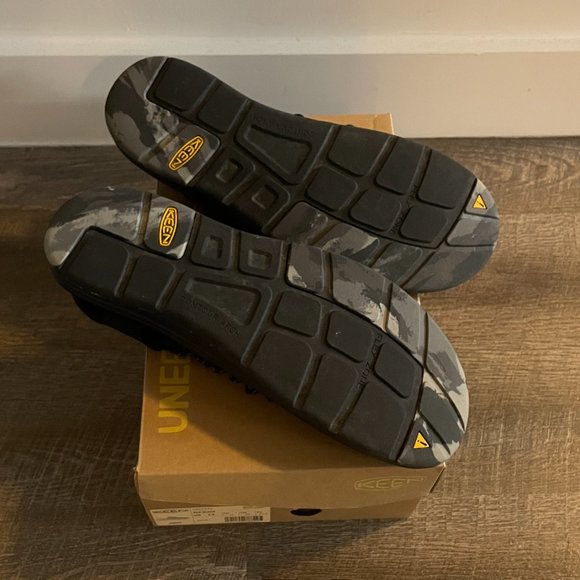 Men's UNEEK US14 Sandals - Picture 2 of 5